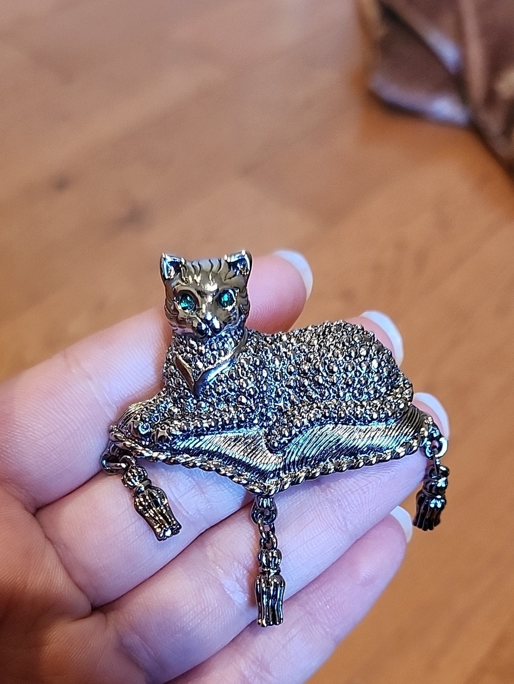 Silver Avon Cat Brooch Pin